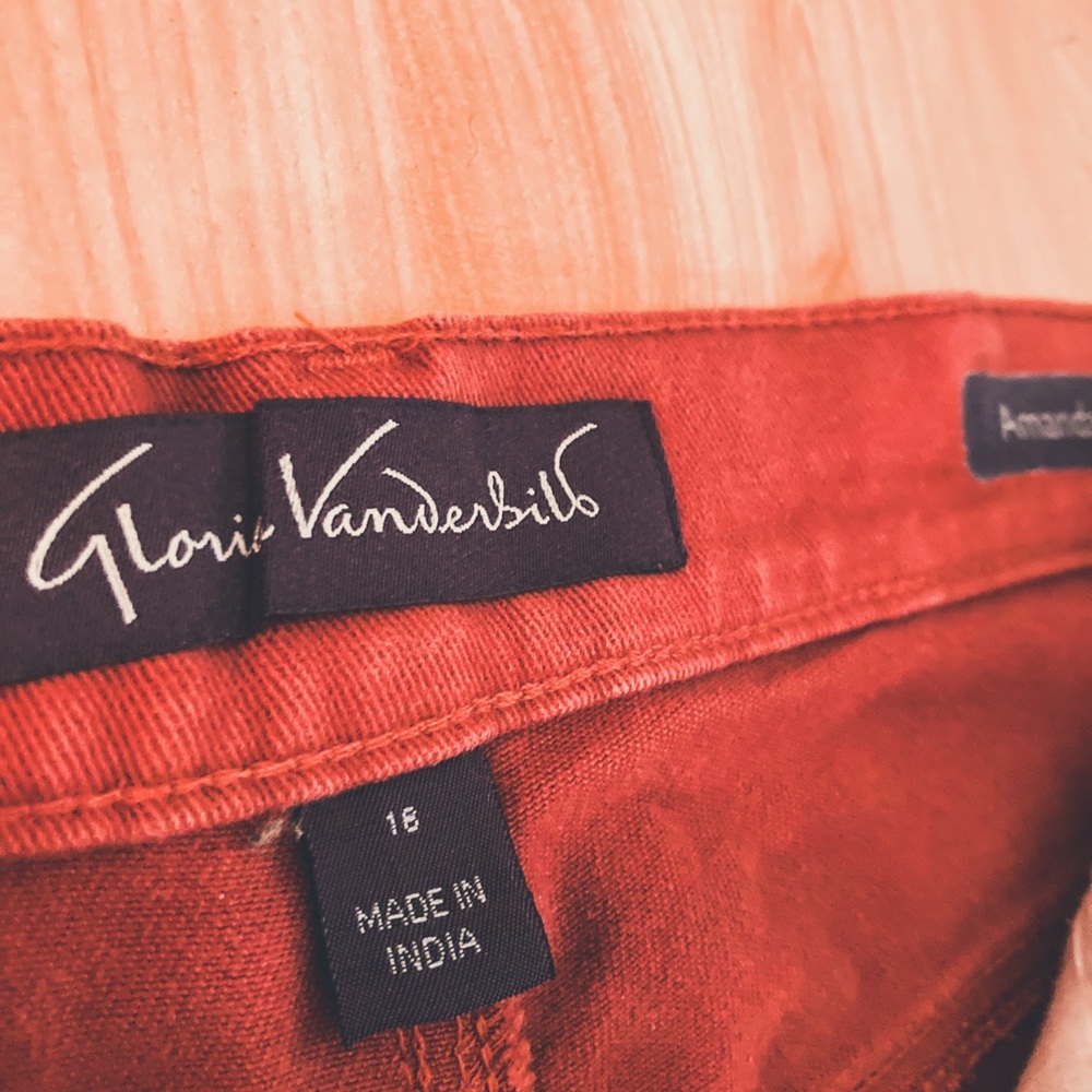 Size 18 Gloria Vanderbilt Jeans! “Amanda” style